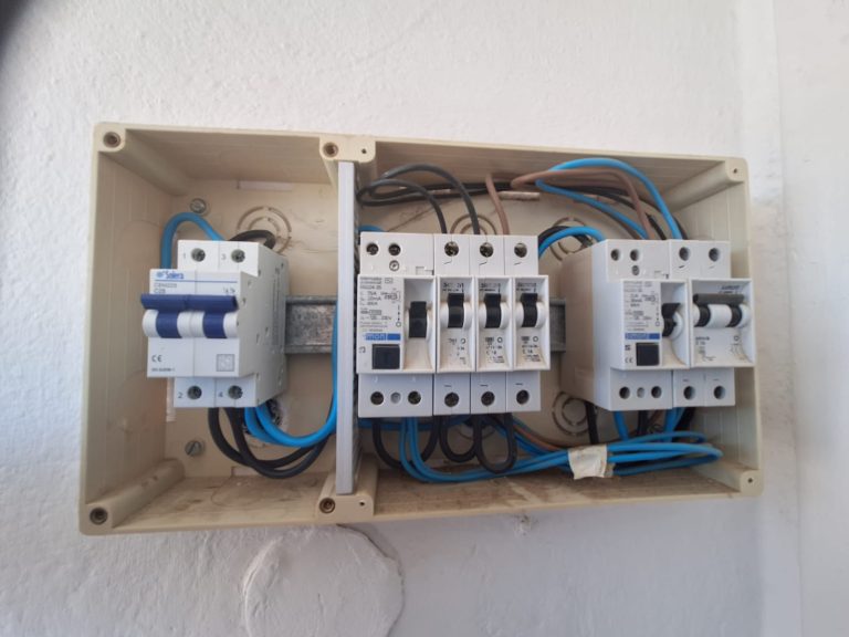 Reparación de avería en cuadro electrico